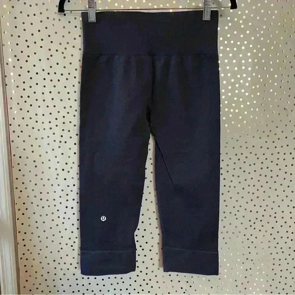 Lululemon Seamlessly Street crop - Picture 8 of 8